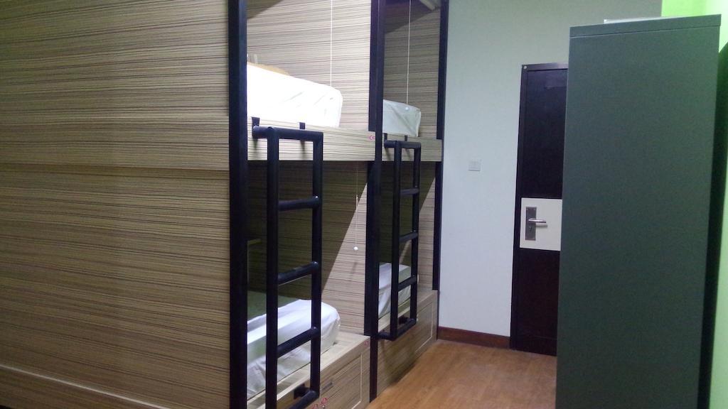 Cx Hostel Kuta Raya Habitación foto
